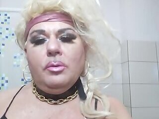 Transvestite fuck his ass solo