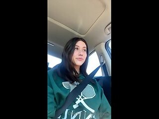 Shemale masturbated in her car